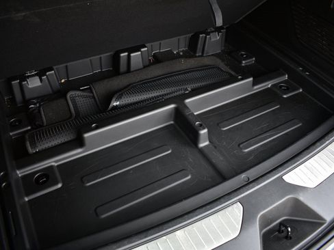 Used 2023 Chevrolet Suburban Premier image 30