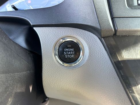 Used 2016 Toyota Sienna XLE FWD image 18