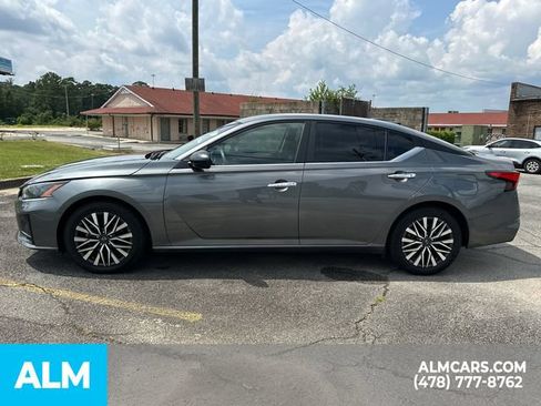 Used 2025 Nissan Altima 2.5 SV FWD image 9