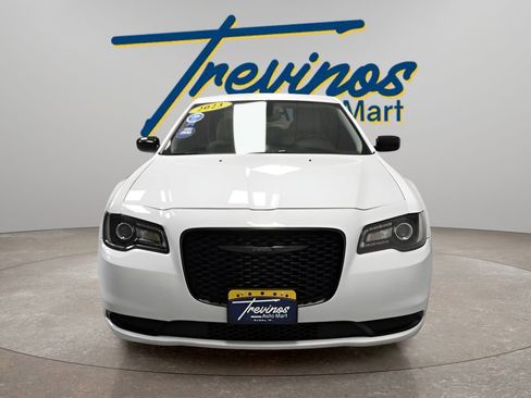 Used 2023 Chrysler 300 Touring w/ Sport Appearance Package image 3