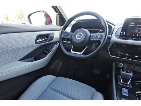 Used 2021 Nissan Rogue SV image 11