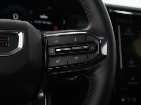 Used 2025 GMC Acadia AT4 AWD/4WD image 29