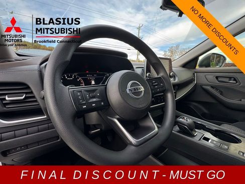 Used 2021 Nissan Rogue S image 26