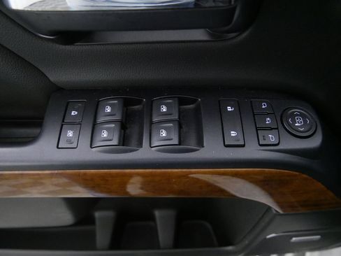 Used 2018 Chevrolet Silverado 1500 High Country AWD/4WD image 16