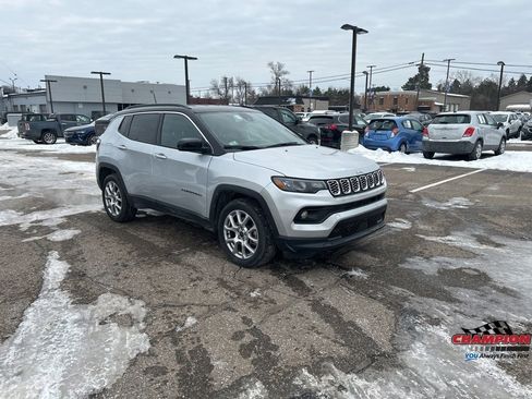 Used 2025 Jeep Compass Limited image 8