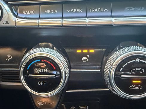 Used 2020 Genesis G70 2.0T w/ Elite Package image 20