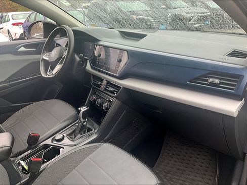 Used 2022 Volkswagen Taos SE w/ Panoramic Sunroof Package image 14