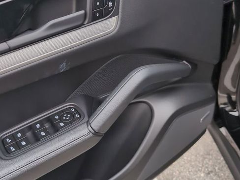 Certified 2025 Porsche Cayenne AWD/4WD image 6