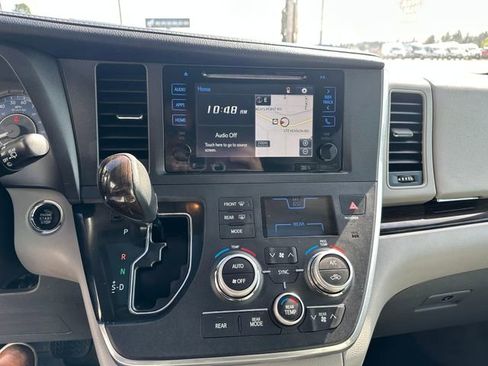 Used 2017 Toyota Sienna XLE w/ XLE Navigation Package AWD/4WD image 12