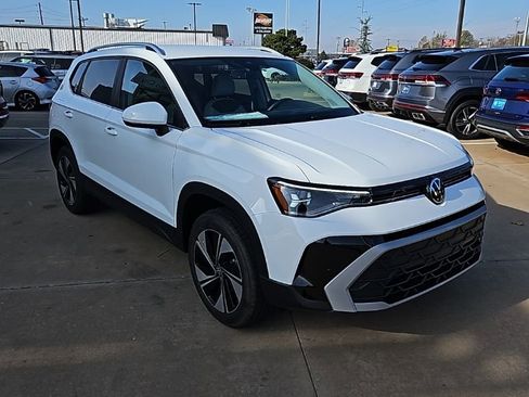 New 2026 Volkswagen Taos SE AWD/4WD image 3