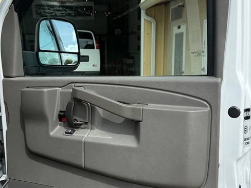 Used 2018 Chevrolet Express 2500 w/ Driver Convenience Package RWD image 37