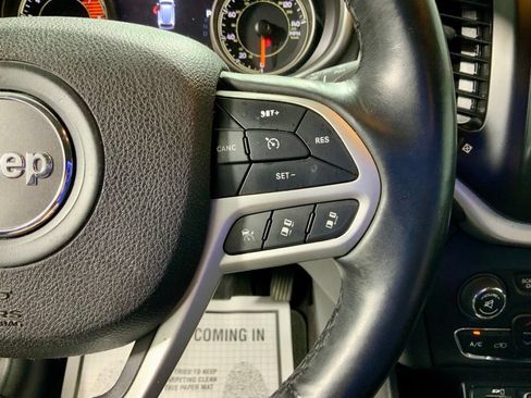 Used 2018 Jeep Cherokee Overland w/ Technology Group AWD/4WD image 25