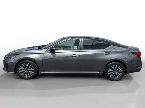 Used 2023 Nissan Altima 2.5 SV FWD image 2