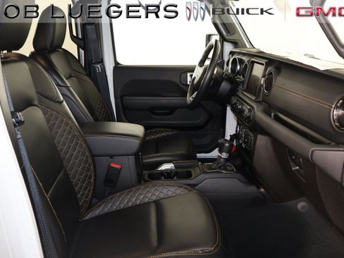 Used 2022 Jeep Wrangler Unlimited Sahara AWD/4WD image 17