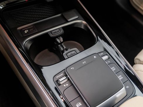 Used 2021 Mercedes-Benz GLB 250 4MATIC image 22