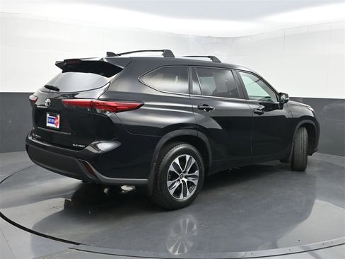 Used 2023 Toyota Highlander XLE image 25