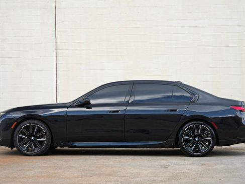 Used 2024 BMW 740i w/ Premium Package 2 RWD image 9