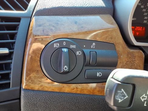 Used 2005 BMW Z4 2.5i image 26