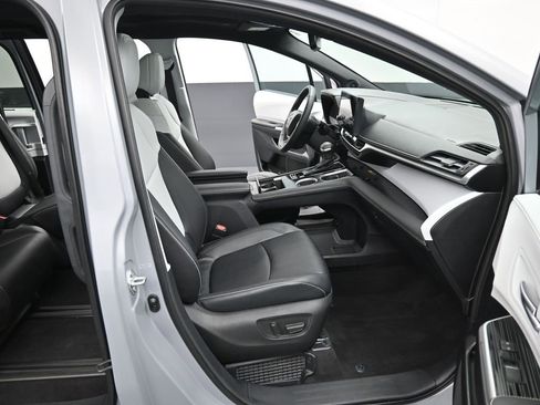 Certified 2025 Toyota Sienna XSE w/ XSE Plus Package image 37