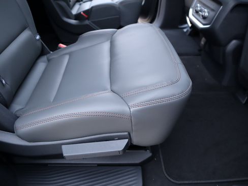 New 2025 Ford Expedition Active image 18