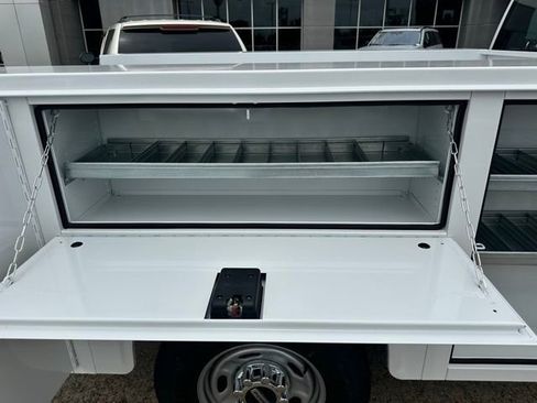 New 2025 Ford F250 XL w/ XL Chrome Package image 9