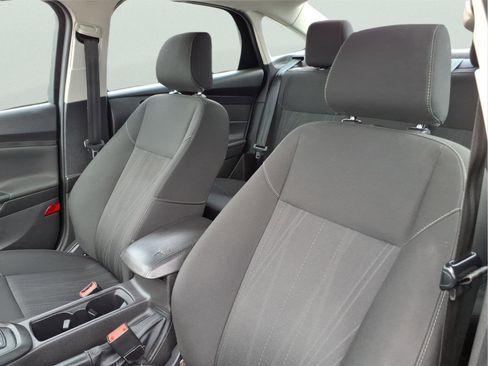 Used 2018 Ford Focus SE FWD image 16