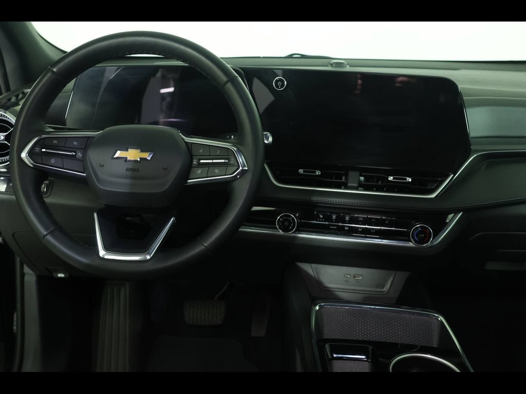 Used 2025 Chevrolet Equinox LT FWD image 12