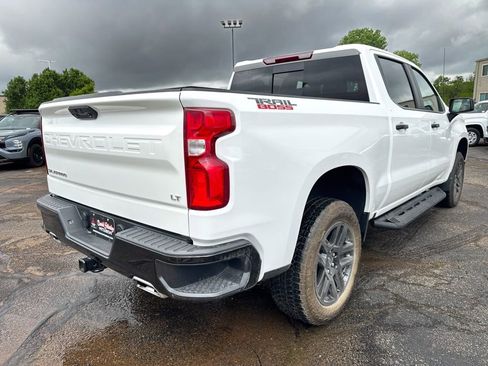 Used 2025 Chevrolet Silverado 1500 LT Trail Boss w/ Convenience Package II AWD/4WD image 4