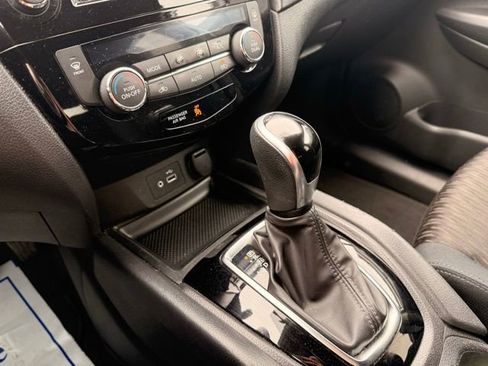 Used 2018 Nissan Rogue SV AWD/4WD image 25