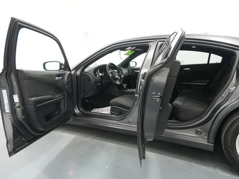 Used 2016 Dodge Charger SXT RWD image 19