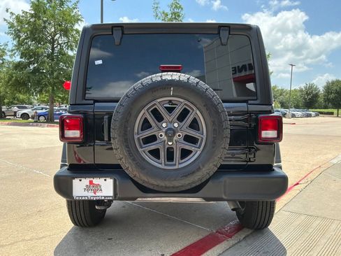 Used 2025 Jeep Wrangler Unlimited Sport AWD/4WD image 7