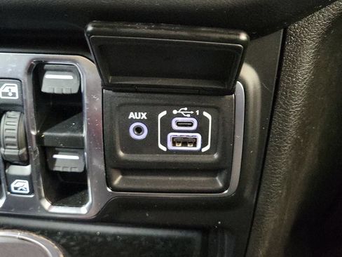 Used 2024 Jeep Wrangler Unlimited Sahara AWD/4WD image 22