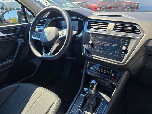 Used 2022 Volkswagen Tiguan SE AWD/4WD image 12