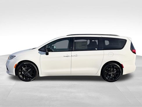New 2026 Chrysler Pacifica Select w/ S Appearance Package FWD image 5