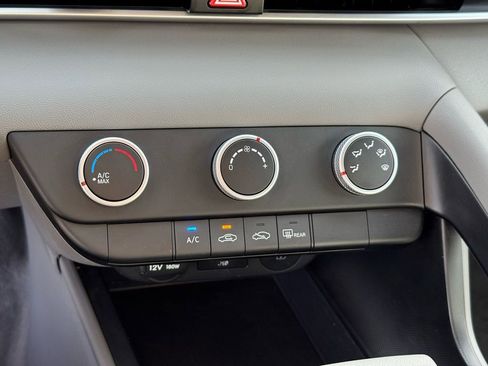 Used 2024 Hyundai Elantra SE image 28