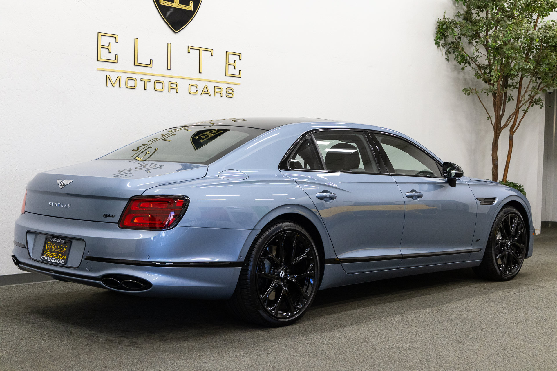 Used 2024 Bentley Flying Spur Plug-In Hybrid AWD/4WD image 10
