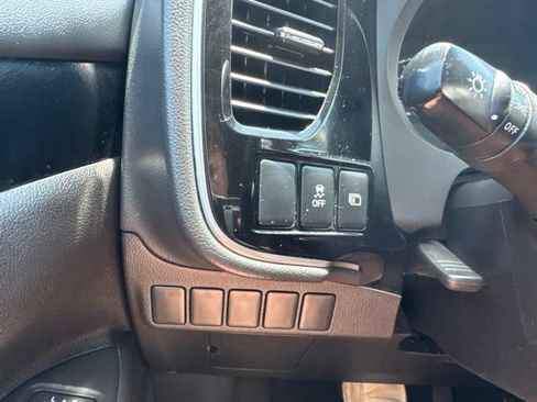 Used 2020 Mitsubishi Outlander ES FWD image 26