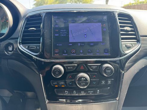 Used 2019 Jeep Grand Cherokee Altitude AWD/4WD image 17