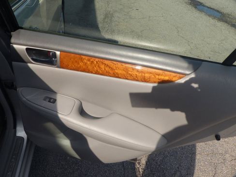 Used 2005 Lexus ES 330 FWD image 14