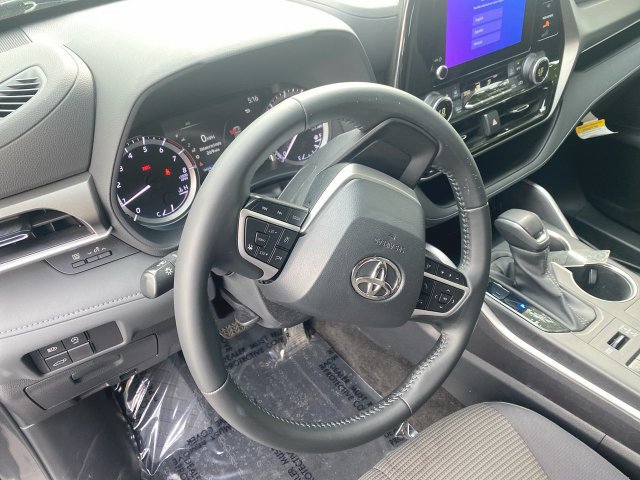 Used 2023 Toyota Highlander LE AWD/4WD image 14