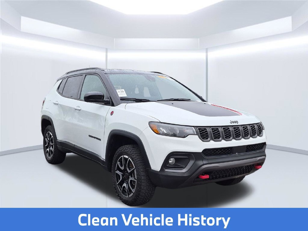 Used 2025 Jeep Compass Trailhawk AWD/4WD image 6