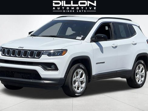 Used 2024 Jeep Compass Latitude AWD/4WD image 8