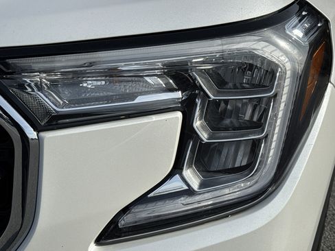 Used 2022 GMC Terrain SLT w/ Infotainment Package II image 5