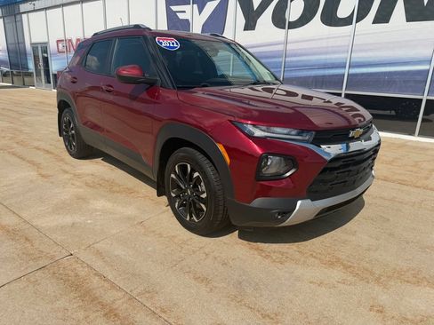 Used 2022 Chevrolet TrailBlazer LT w/ Convenience Package FWD image 2