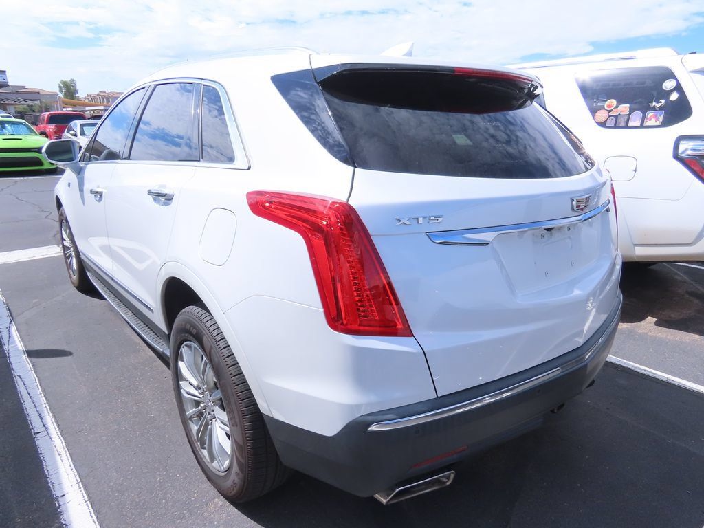 Used 2018 Cadillac XT5 Luxury w/ Driver Awareness Package FWD image 3