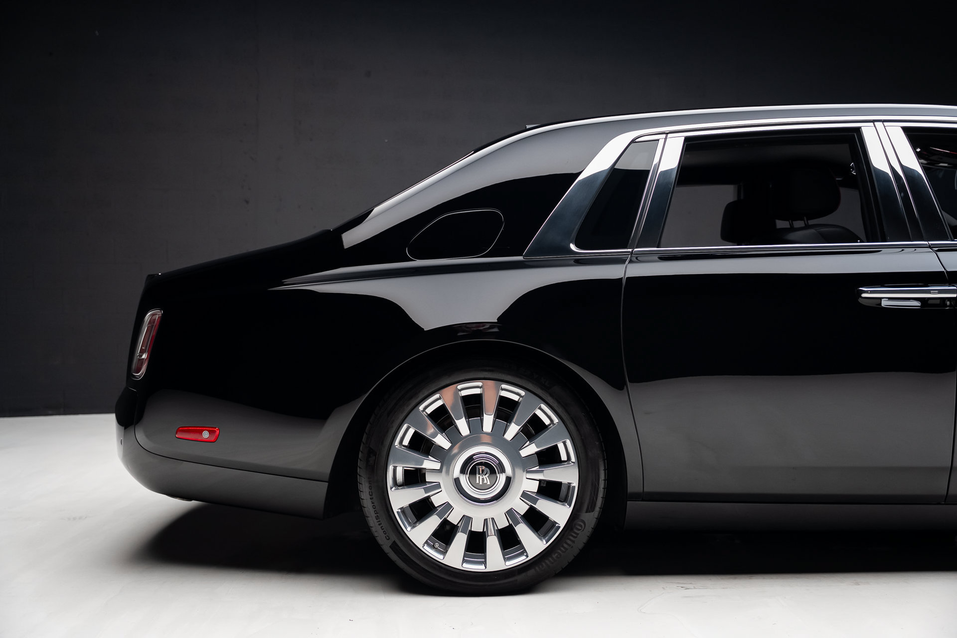 Used 2023 Rolls-Royce Phantom Sedan w/ The Phantom Package RWD image 33