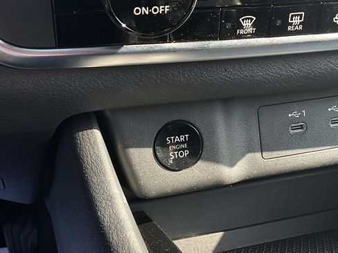 Used 2025 Nissan Rogue SV FWD image 26