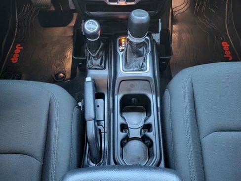Used 2022 Jeep Gladiator Sport AWD/4WD image 19