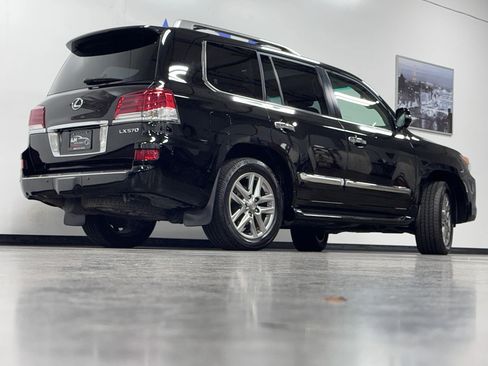 Used 2014 Lexus LX 570 4WD w/ Luxury Package image 4