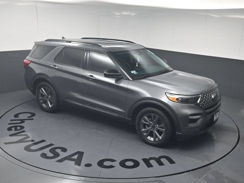 Used 2022 Ford Explorer XLT w/ Equipment Group 202A RWD image 15